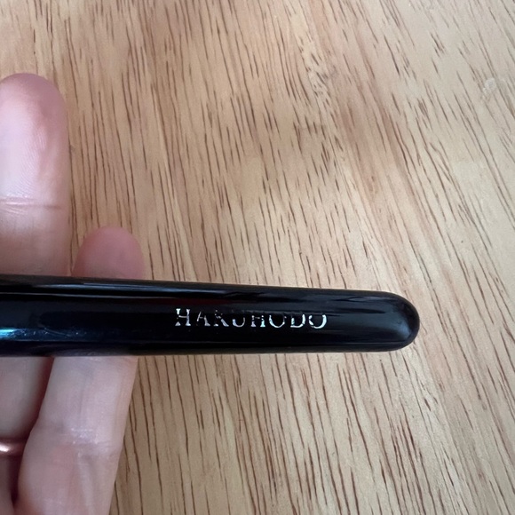 Hakuhodo Round Blush Brush J210 - Picture 3 of 5